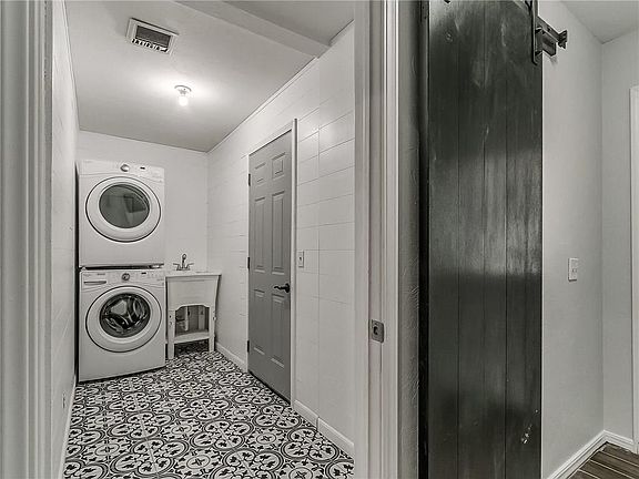 5th image of 2905 N Tropicana Ave