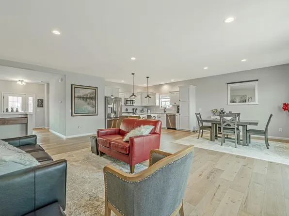 2006 Autumn Lake Pkwy, Madison, WI 53718