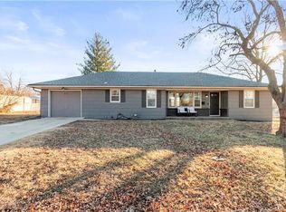 404 SW 21st St, Blue Springs, MO 64015
