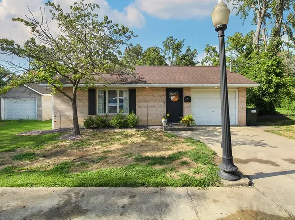 331 W Fryer Ave, Charleston, IL 61920