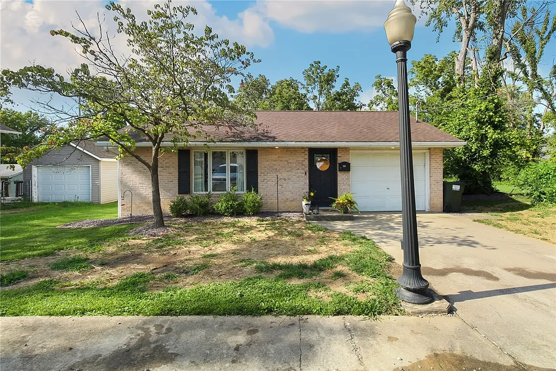 331 W Fryer Ave photo 1