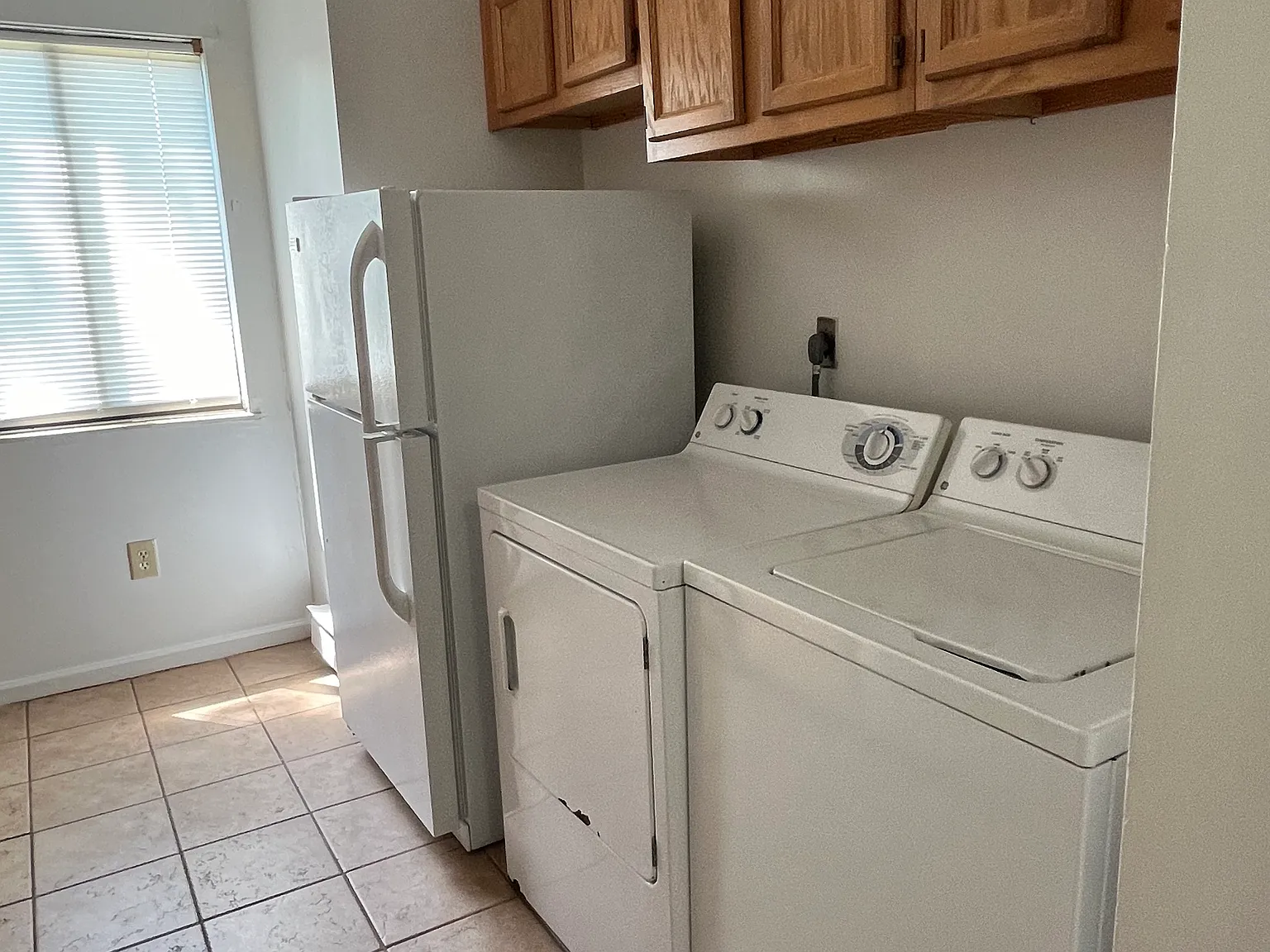 2 bed, 1.5 bath, 900 sqft, $975 — Photo 2