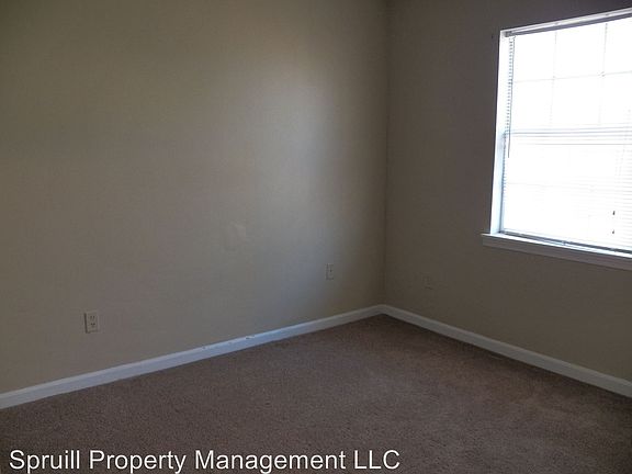 4th image of 140 Park Cir #A