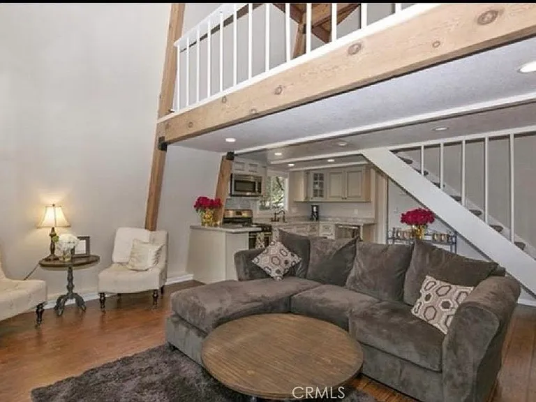 565 Rose Ln — Photo 8