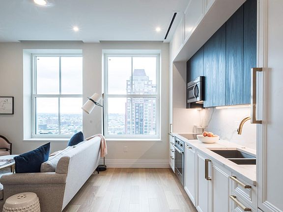3rd image of 1403 Spruce St #304