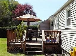 Lovely deck/overlooking yard