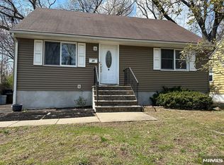 24 Willow St, Bergenfield, NJ
