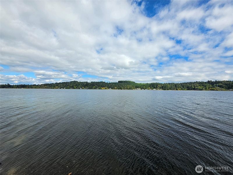 4th image of 560 E North Bay Road