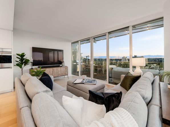 1180 Broughton St #1302, Vancouver, BC V6G 2B1