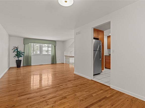 5th image of 8470 Coventry Dr