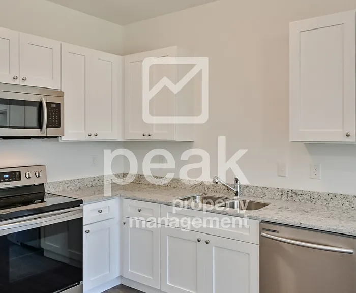 302 Byron St — Photo 7