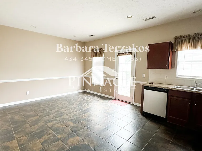 225 Portico St — Photo 5