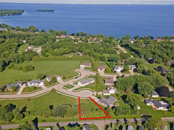 Marway Ct #7, Oshkosh, WI 54901