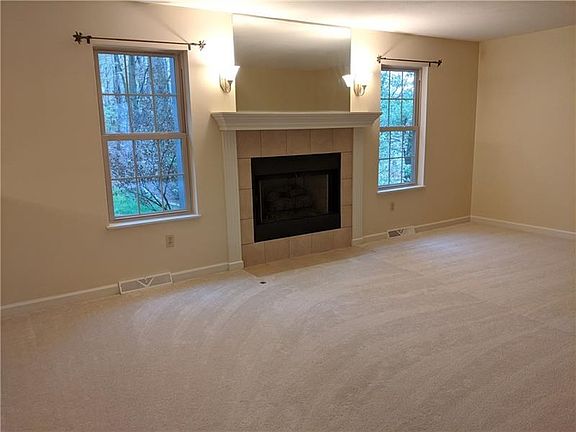 5th image of 730 Bridle Path Dr