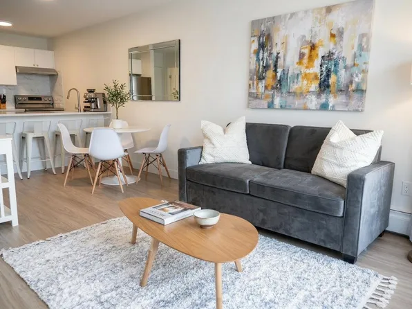 1330 Burrard St #806, Vancouver, BC V6Z 2B8