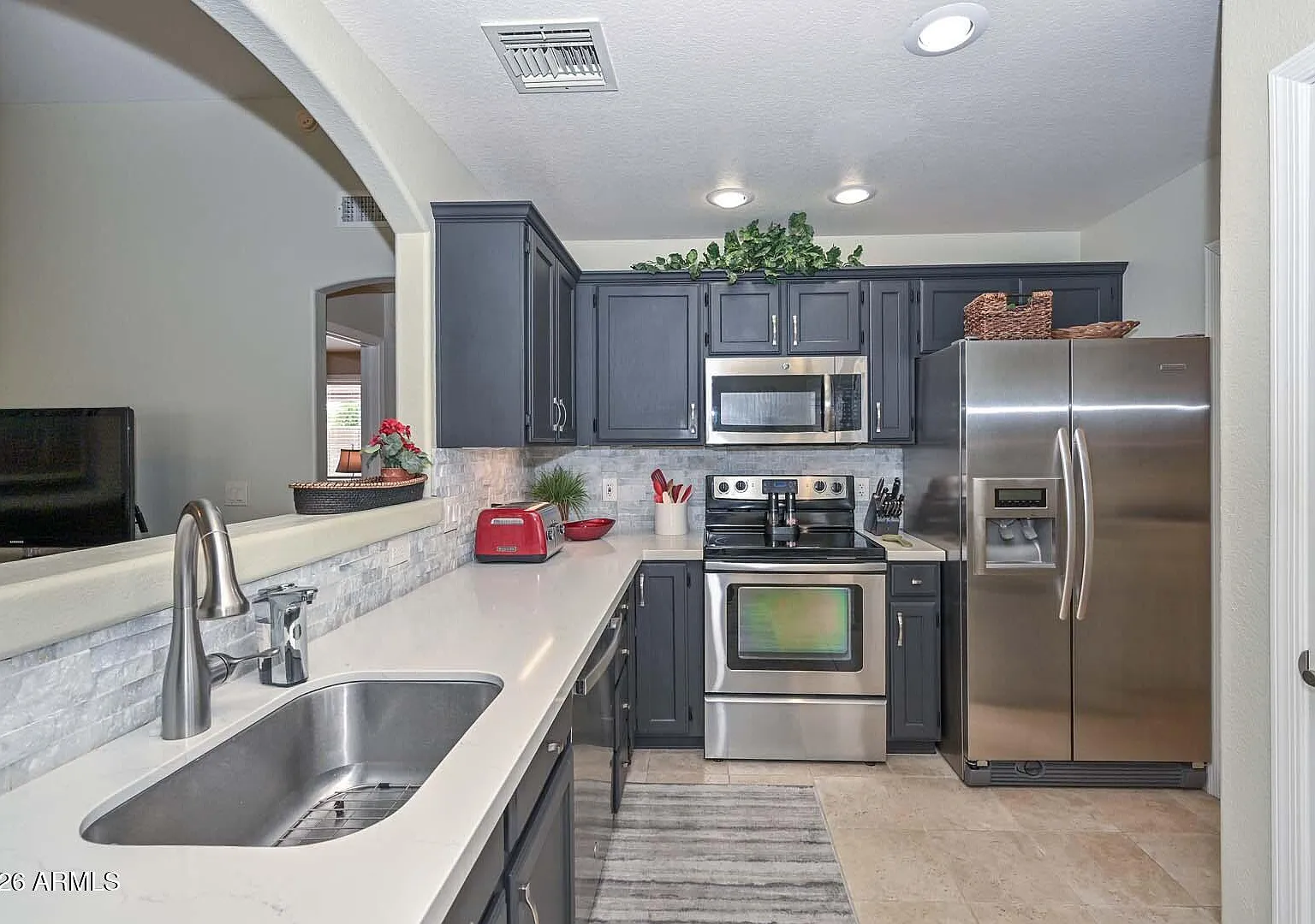 3 bed, 2.0 bath, 1299 sqft, $2,500 — Photo 3