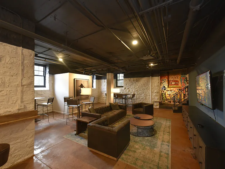 Clubhouse & Lounge