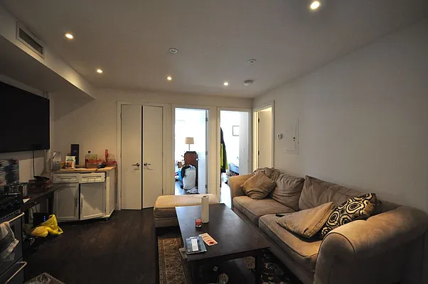Rented by REAL New York | media 23