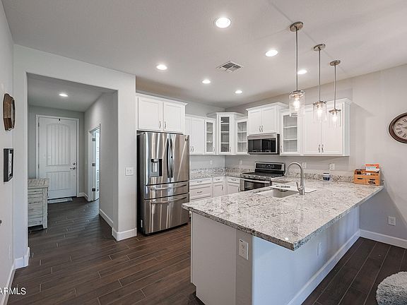 4th image of 634 S 172nd Avenue
