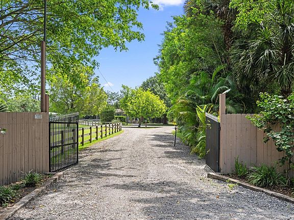 2nd image of 2454/2376 E Road