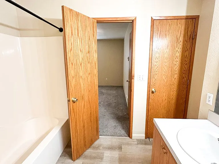 5743-5745 Glenridge Way #5747 — Photo 18