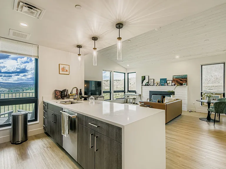 91 Mount Hope Cir #B303 — Photo 5