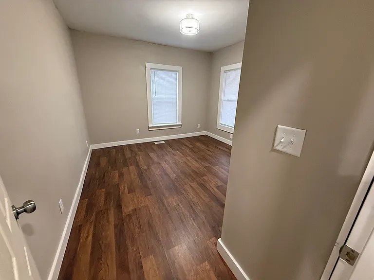 810 E 8th St #1 — Photo 13