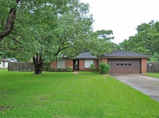 5400 Sycamore Dr, Dickinson, TX 77539