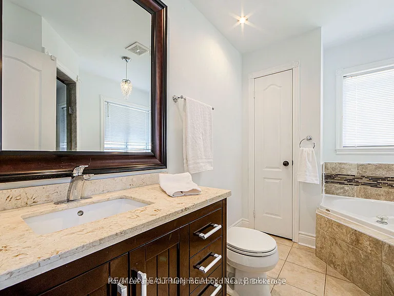 269 Treasure Rd E #UPPER — Photo 8