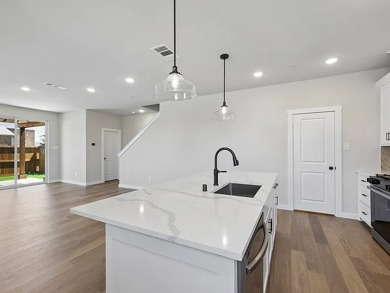2866 Grandview Dr — Photo 10
