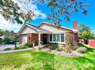 120 Country Club Rd, Oak Hill, WV 25901