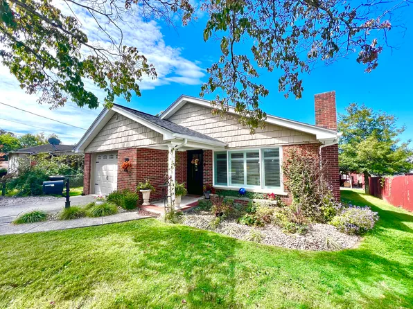 120 Country Club Rd, Oak Hill, WV 25901