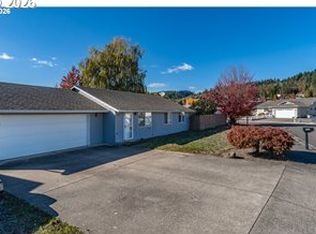 203 Eagle Ct, Sutherlin, OR 97479