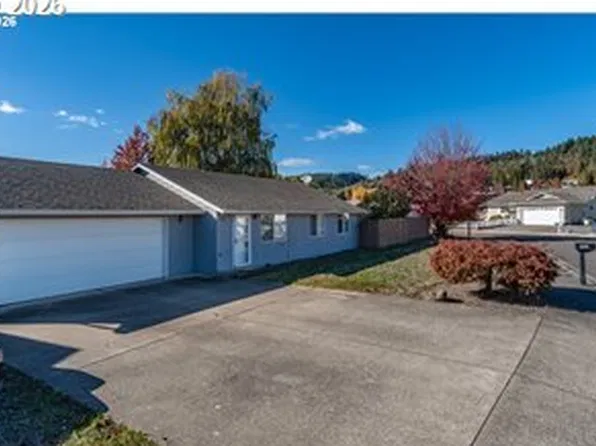 203 Eagle Ct, Sutherlin, OR 97479