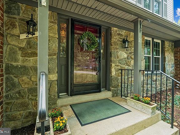 2nd image of 21 Yeatman Ct