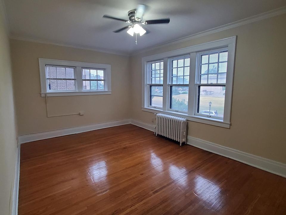 2nd image of 517 University Ave #301
