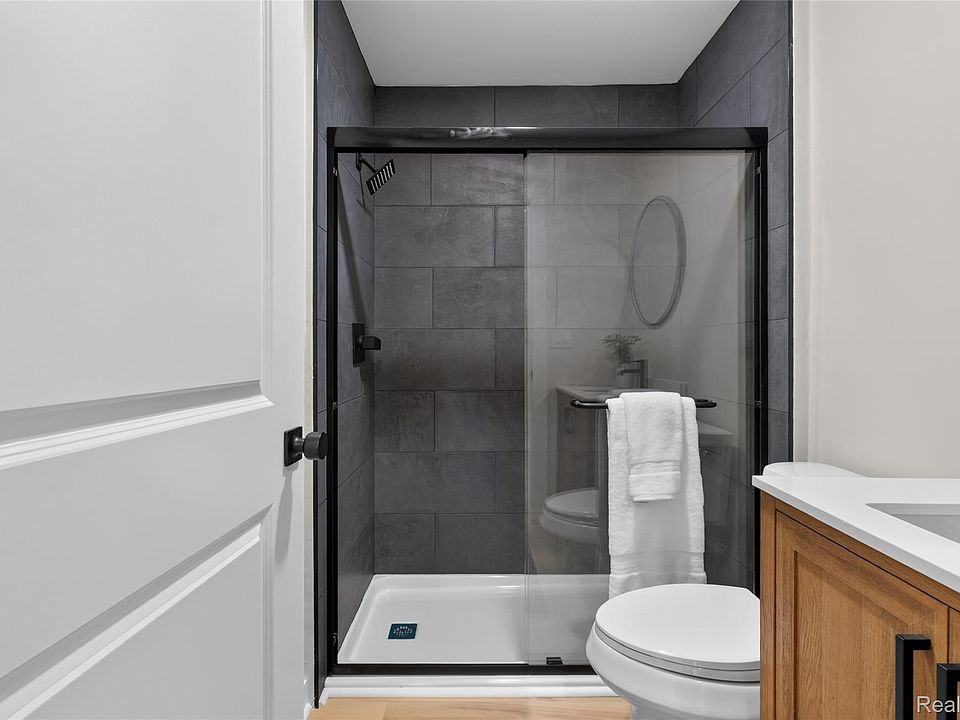 404 Laprairie St, photo 23