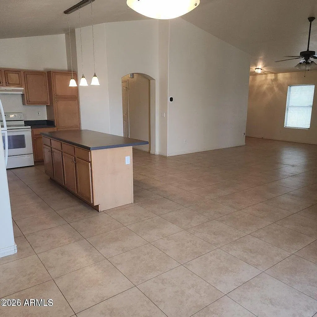 4 bed, 2.0 bath, 1615 sqft, $1,800 — Photo 4