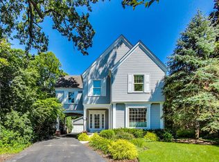 411 Evanston Ave, Lake Bluff, IL 60044