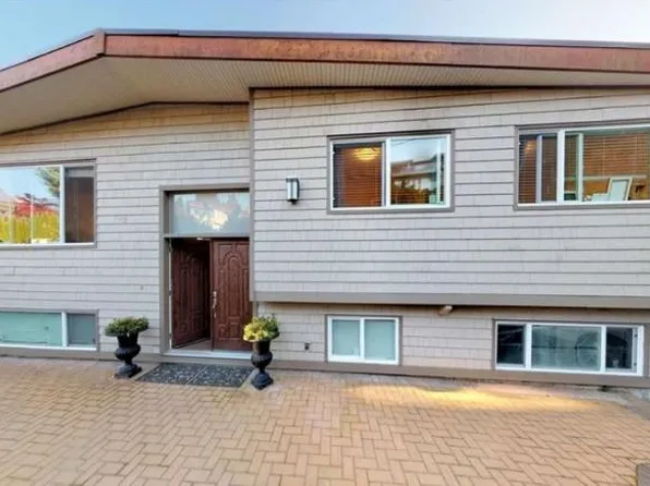 520 Ballantree Pl, West Vancouver, BC V7S 1W5