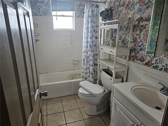 5th image of 309 Cottonwood Dr