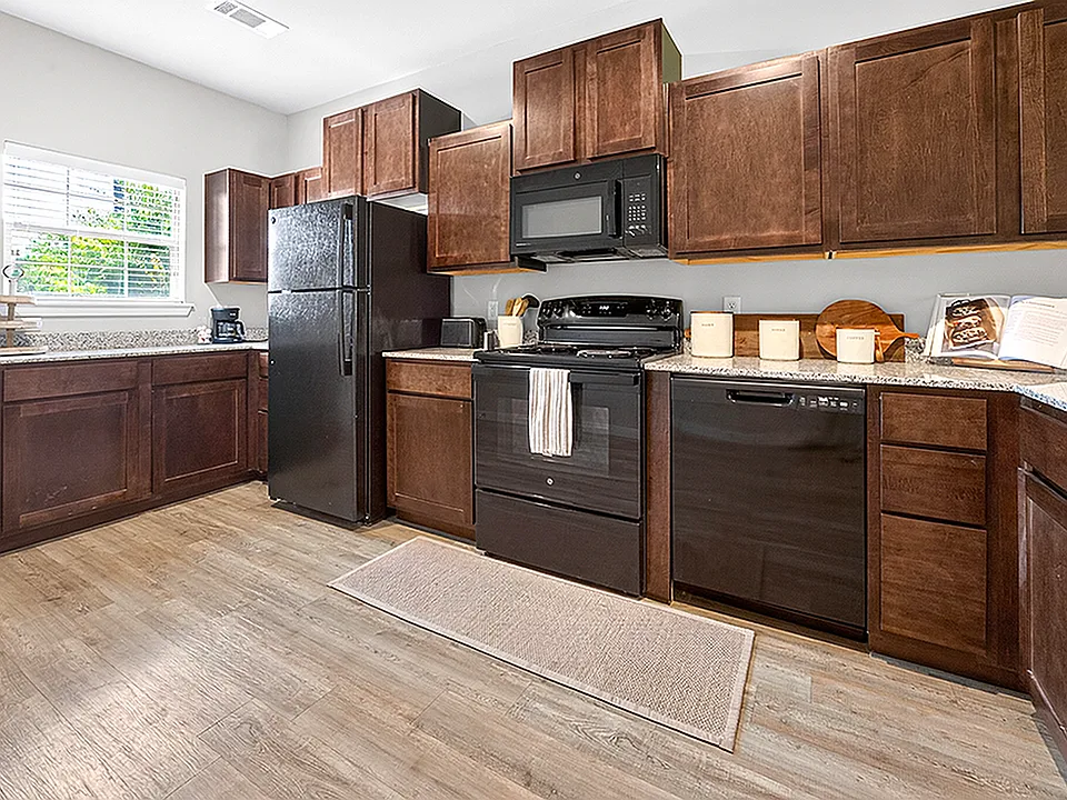 The Reserve at Chaffee Crossing Apartment Homes & Townhomes