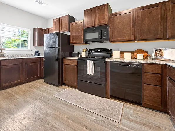 The Reserve at Chaffee Crossing Apartment Homes & Townhomes