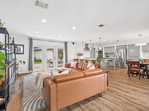 5th image of 2206 Willowby Dr