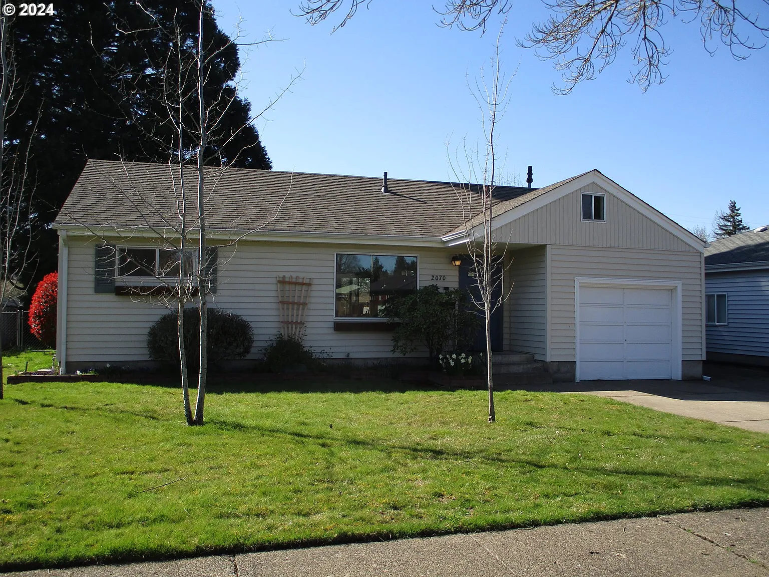 2070 Van Buren St photo 1