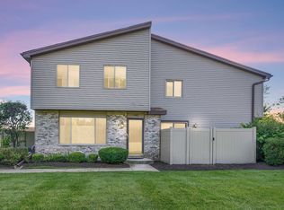 1046 Schoolgate Rd, New Lenox, IL 60451