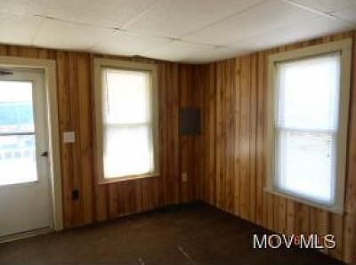 3rd image of 515 Fern St