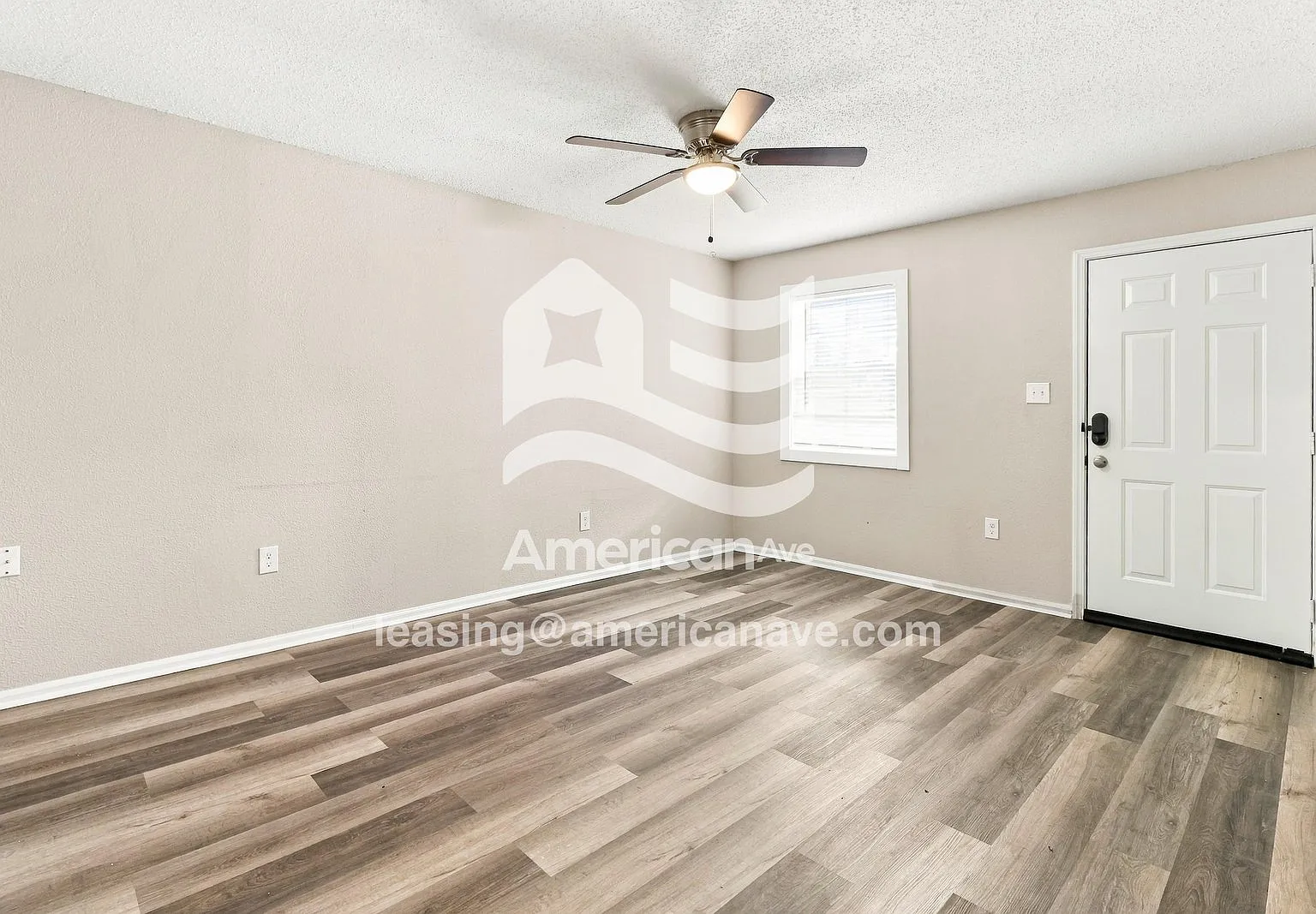 3 bed, 1.5 bath, 986 sqft, $1,072 — Photo 3