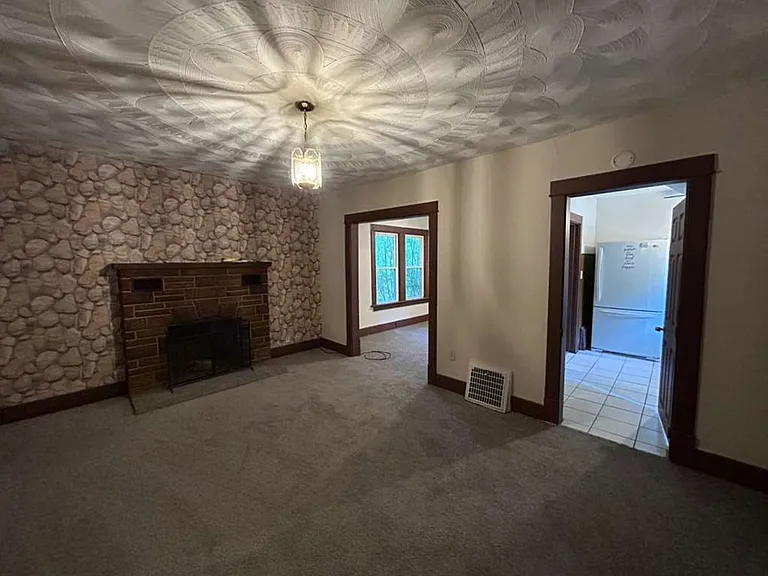 377 Talbot Ave — Photo 5