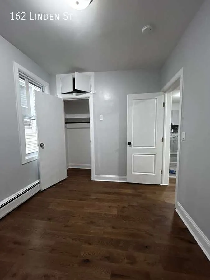 4 bed, $3,000 — Photo 1